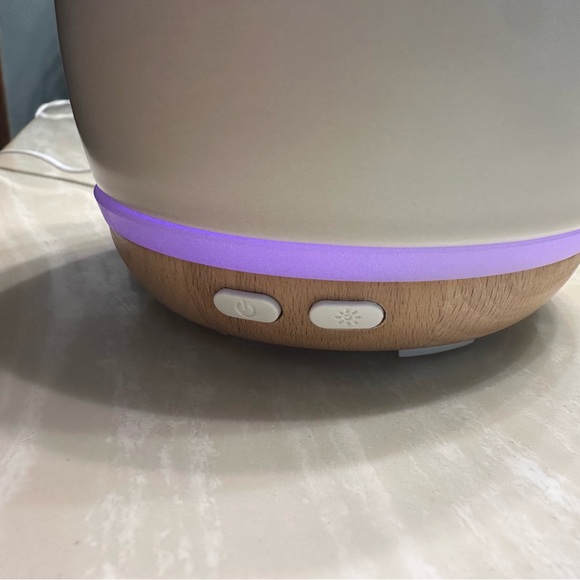 Essential Oil Diffuser - Picture 8 of 10